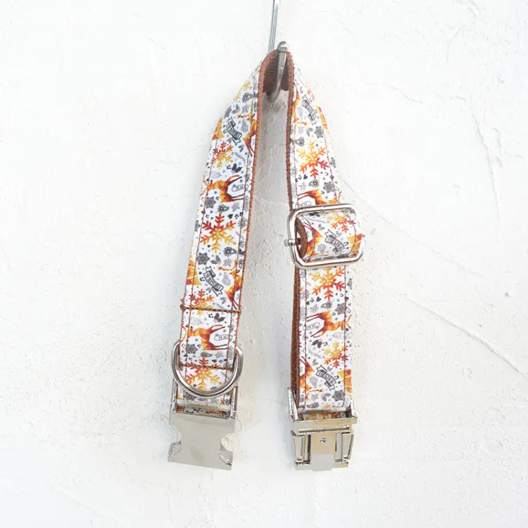Collier de Noël doré fait main pour chien par MUTTCO